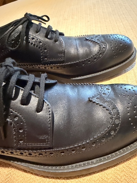 Tod’s classic Black Men\'s Wingtip Brogues. 9.5 main image 10